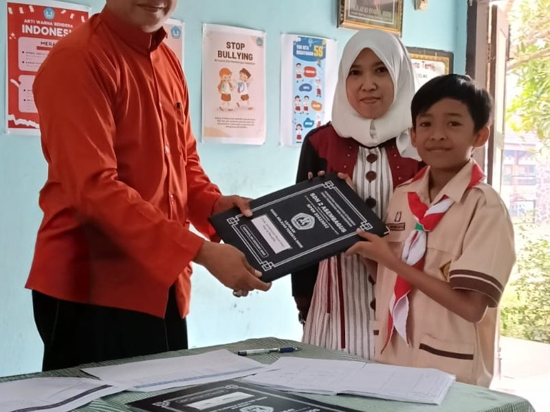 PENERIMAAN RAPOR SEMESTER GENAP KELAS 1 S.D KELAS 5
