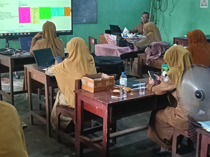 KEGIATAN RAPAT INTERNAL PTK DAN TENAGA KEPENDIDIKAN SD NEGERI 2 ASEMBAGUS