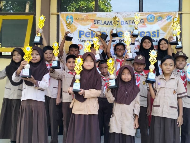 KEGIATAN PEMBAGIAN HADIAH LOMBA PEKAN BERKREASI SD NEGERI 2 ASEMBAGUS