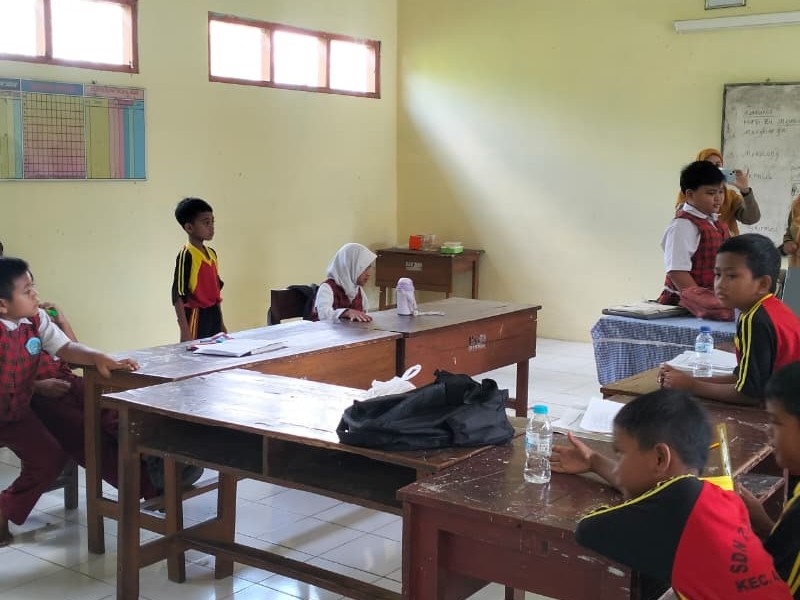 KEGIATAN PEMBERIAN OBAT CACING OLEH PUSKESMAS ASEMBAGUS